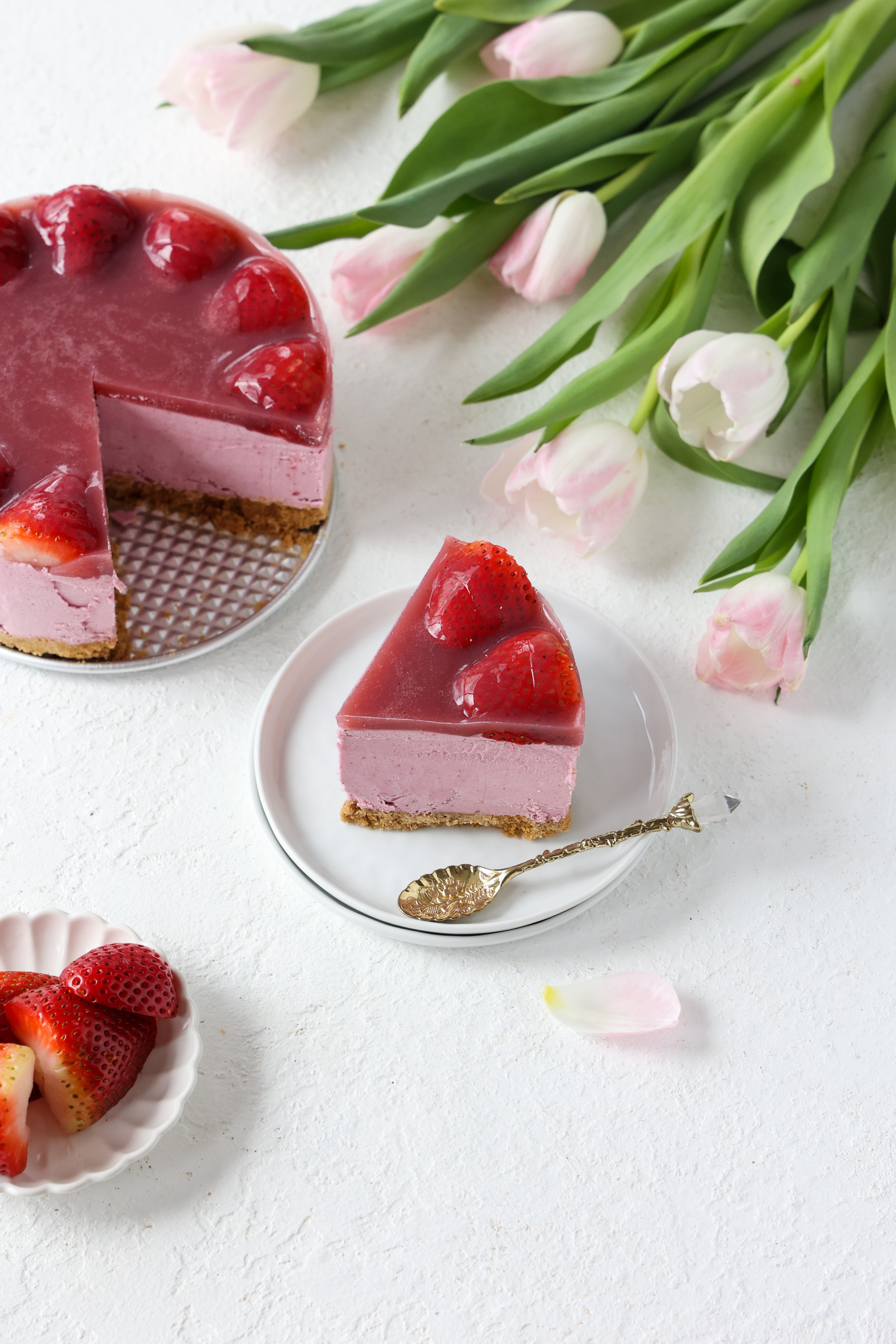Vegan Strawberry Cheesecake (Gluten-Free)